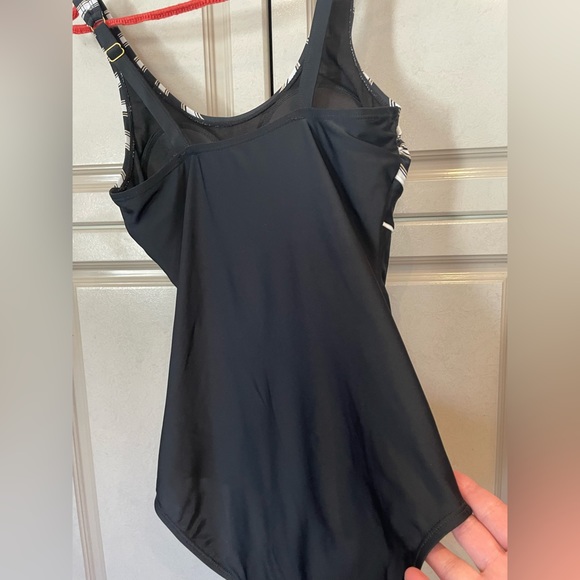 Liz Claiborne size 10 one piece swimsuit. - Picture 3 of 6